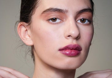Por qué el sérum hidratante que aplicas primero cambia la rutina facial que sigue